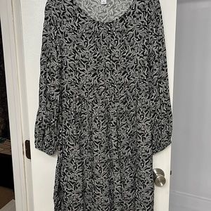 Old Navy women’s size medium dress, like new